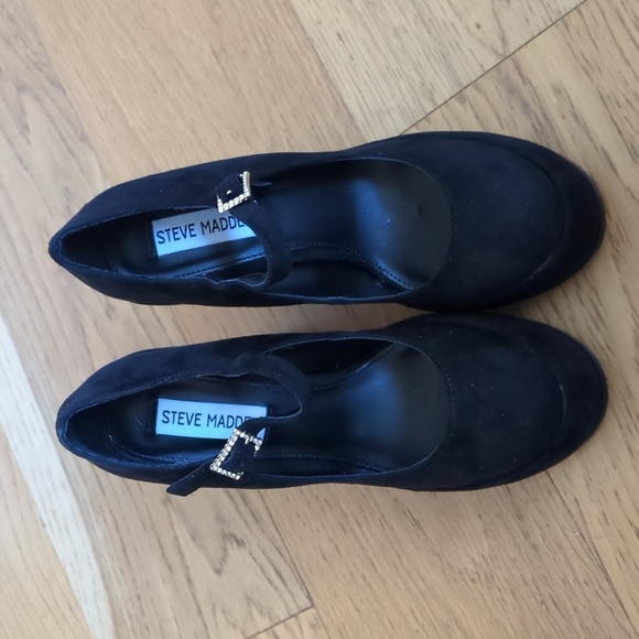 ELYSSA BLACK - Steve Madden Platforms - Picture 6 of 8